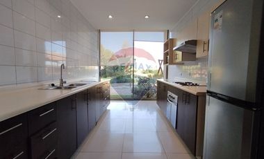 Vendo excelente depto 2d 2b Metro Rodrigo Araya