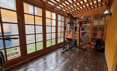 Casa Moderna en Peñaflor: Espacio y Comodidad