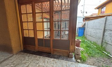 Casa Moderna en Peñaflor: Espacio y Comodidad