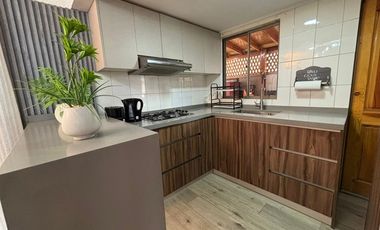 Casa Moderna en Peñaflor: Espacio y Comodidad