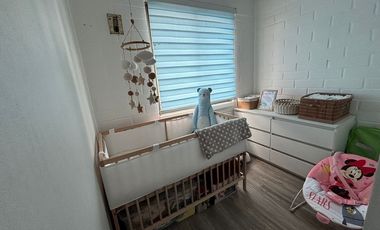 Casa Moderna en Peñaflor: Espacio y Comodidad