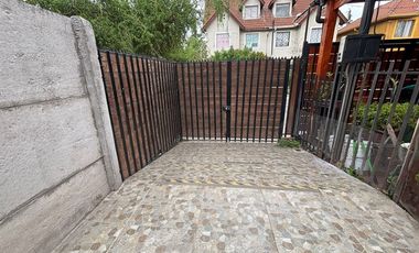 Casa Moderna en Peñaflor: Espacio y Comodidad