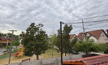 Casa Moderna en Peñaflor: Espacio y Comodidad