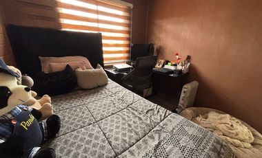 Casa Moderna en Peñaflor: Espacio y Comodidad