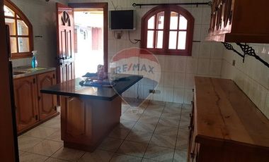 Se Vende Casa con piscina en Conchalí