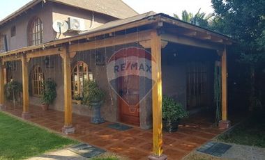Se Vende Casa con piscina en Conchalí