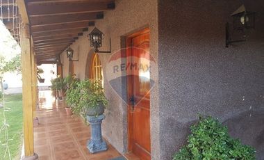 Se Vende Casa con piscina en Conchalí