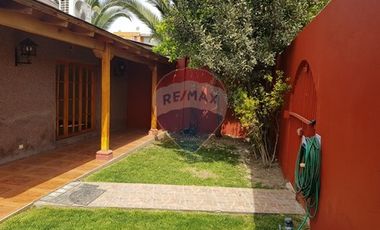 Se Vende Casa con piscina en Conchalí