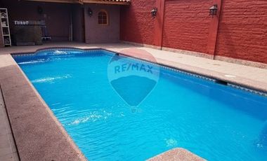 Se Vende Casa con piscina en Conchalí