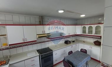 SE ARRIENDA CASA/OFICINA EN AVDA SANTA ISABEL