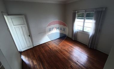 SE ARRIENDA CASA/OFICINA EN AVDA SANTA ISABEL