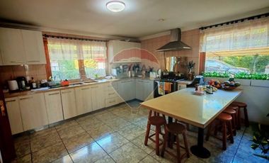 Venta casa 350m2, a 5 min. de Ruta 78