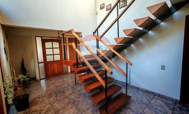 Venta casa 350m2, a 5 min. de Ruta 78