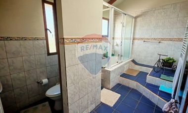 Venta casa 350m2, a 5 min. de Ruta 78