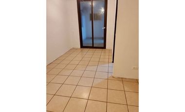 Casa en Peñaflor: Espaciosa y cómoda, ¡Descúbrela!