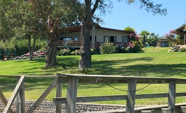 SE VENDE ESPECTACULAR CASA EN LAGO RAPEL 5D-3B