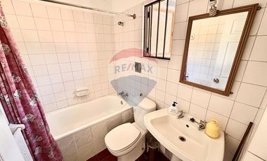 Acogedora casa de 2 pisos en Av. Argentina