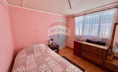 Acogedora casa de 2 pisos en Av. Argentina