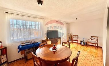 Acogedora casa de 2 pisos en Av. Argentina