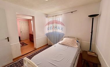 Acogedora casa de 2 pisos en Av. Argentina