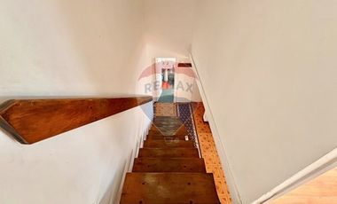 Acogedora casa de 2 pisos en Av. Argentina