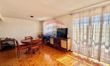 Acogedora casa de 2 pisos en Av. Argentina