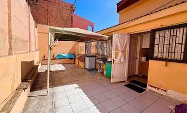 Acogedora casa de 2 pisos en Av. Argentina