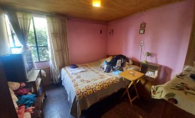 COMODA CASA EN PASAJE TRANQUILO