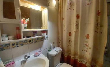 COMODA CASA EN PASAJE TRANQUILO