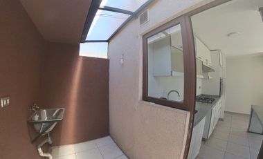 Casa en arriendo c/ estacionamiento en Centro de Quillota