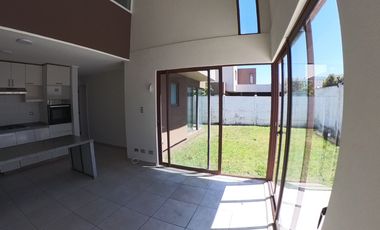 Casa en arriendo c/ estacionamiento en Centro de Quillota