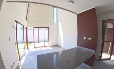 Casa en arriendo c/ estacionamiento en Centro de Quillota