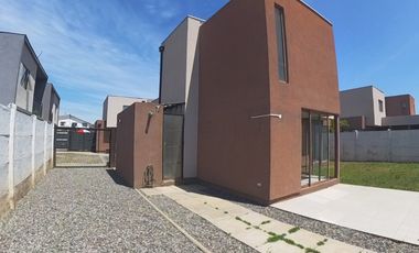 Casa en arriendo c/ estacionamiento en Centro de Quillota