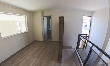 Casa en arriendo c/ estacionamiento en Centro de Quillota