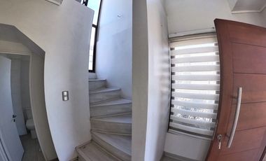 Casa en arriendo c/ estacionamiento en Centro de Quillota