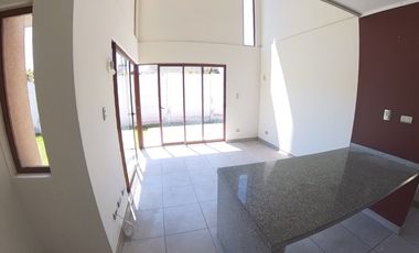 Casa en arriendo c/ estacionamiento en Centro de Quillota