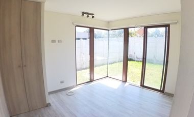 Casa en arriendo c/ estacionamiento en Centro de Quillota