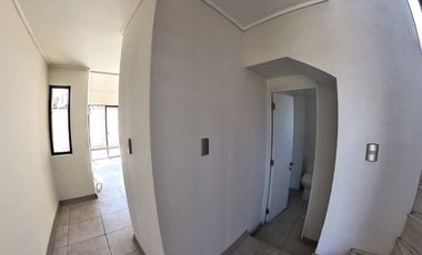 Casa en arriendo c/ estacionamiento en Centro de Quillota