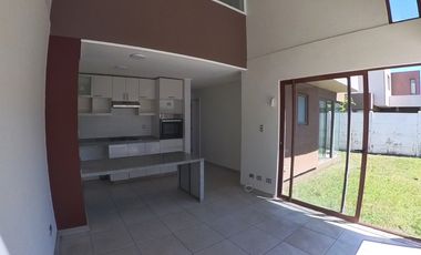 Casa en arriendo c/ estacionamiento en Centro de Quillota