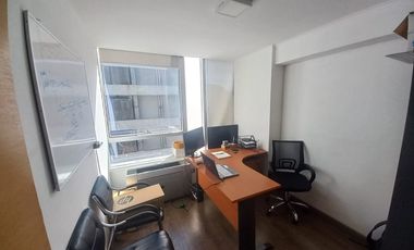 Increíble Oficina Full Equipado en Arriendo