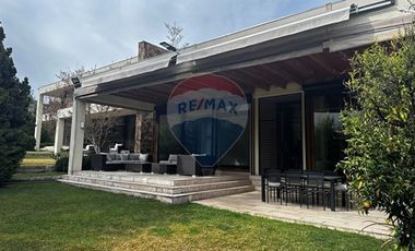 Moderna casa en Condominio Sector Los Trapences