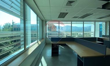 Amplia y luminosa oficina en Ciudad Empresarial