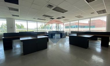 Amplia y luminosa oficina en Ciudad Empresarial