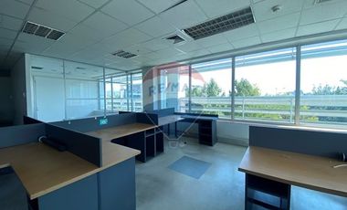 Amplia y luminosa oficina en Ciudad Empresarial