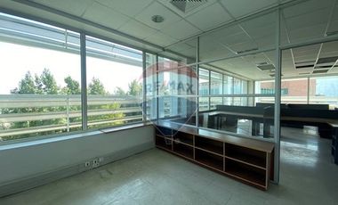 Amplia y luminosa oficina en Ciudad Empresarial