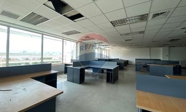 Amplia y luminosa oficina en Ciudad Empresarial