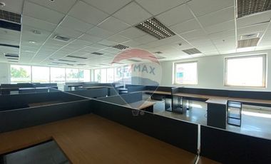 Amplia y luminosa oficina en Ciudad Empresarial