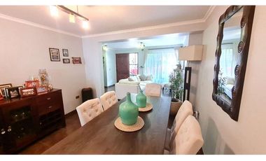 Hermosa y amplia casa en parque ingles