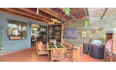 Hermosa y amplia casa en parque ingles