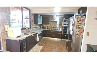 Hermosa y amplia casa en parque ingles